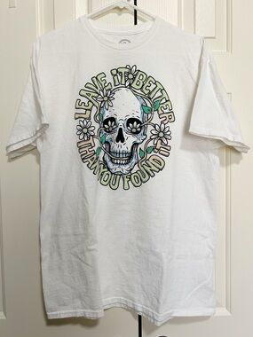 DOM Tshirt Large 100% Cotton White Skull Retro Earth Conscious
